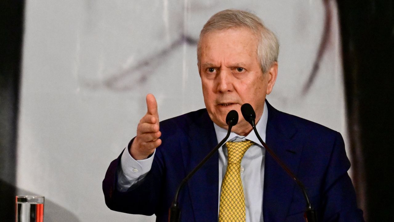 Aziz Yıldırım kongreyi terk edip çıkıştı: Konuşurum, sen seçilmeden oraya oturdun! 