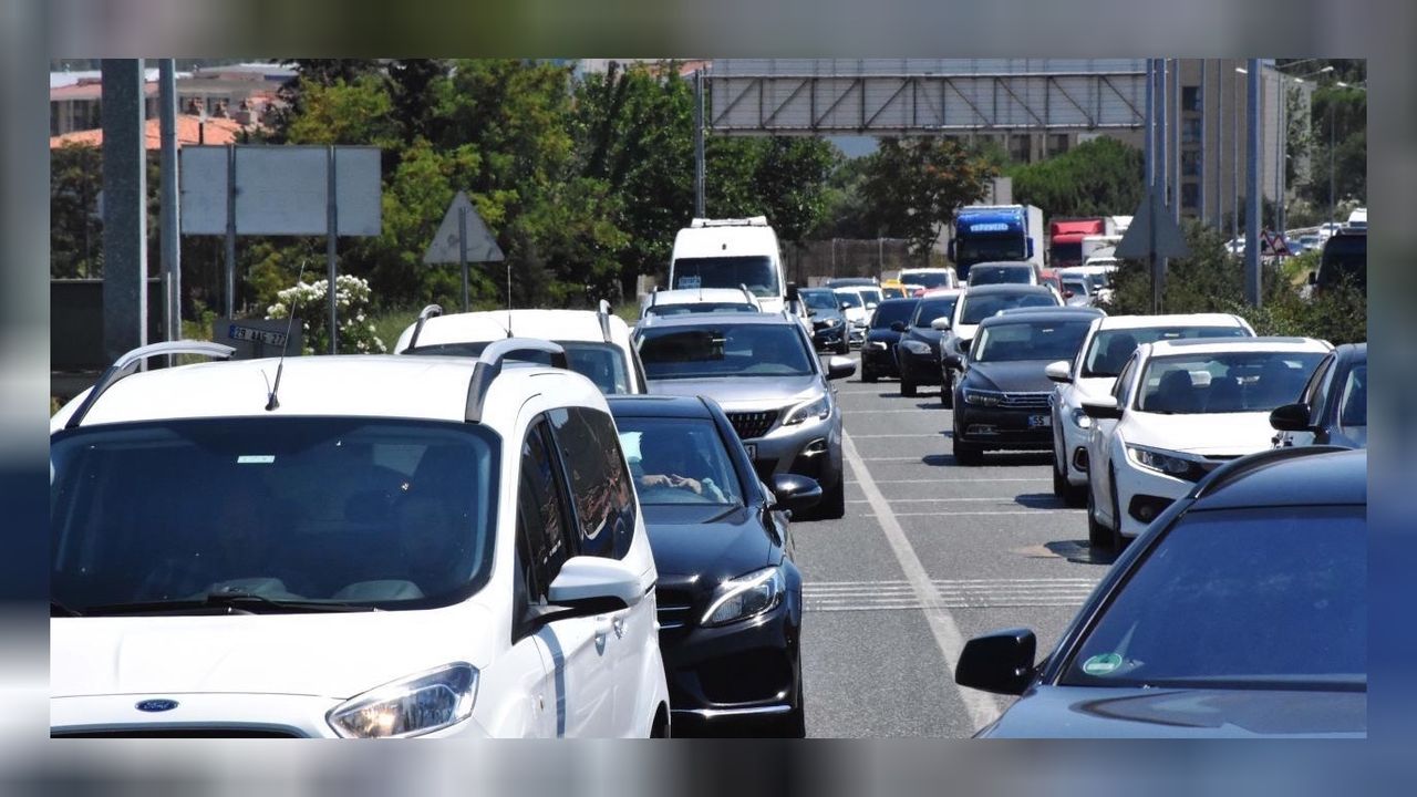 Bayram dönüşü başladı: Muğla yolunda trafik felç! 