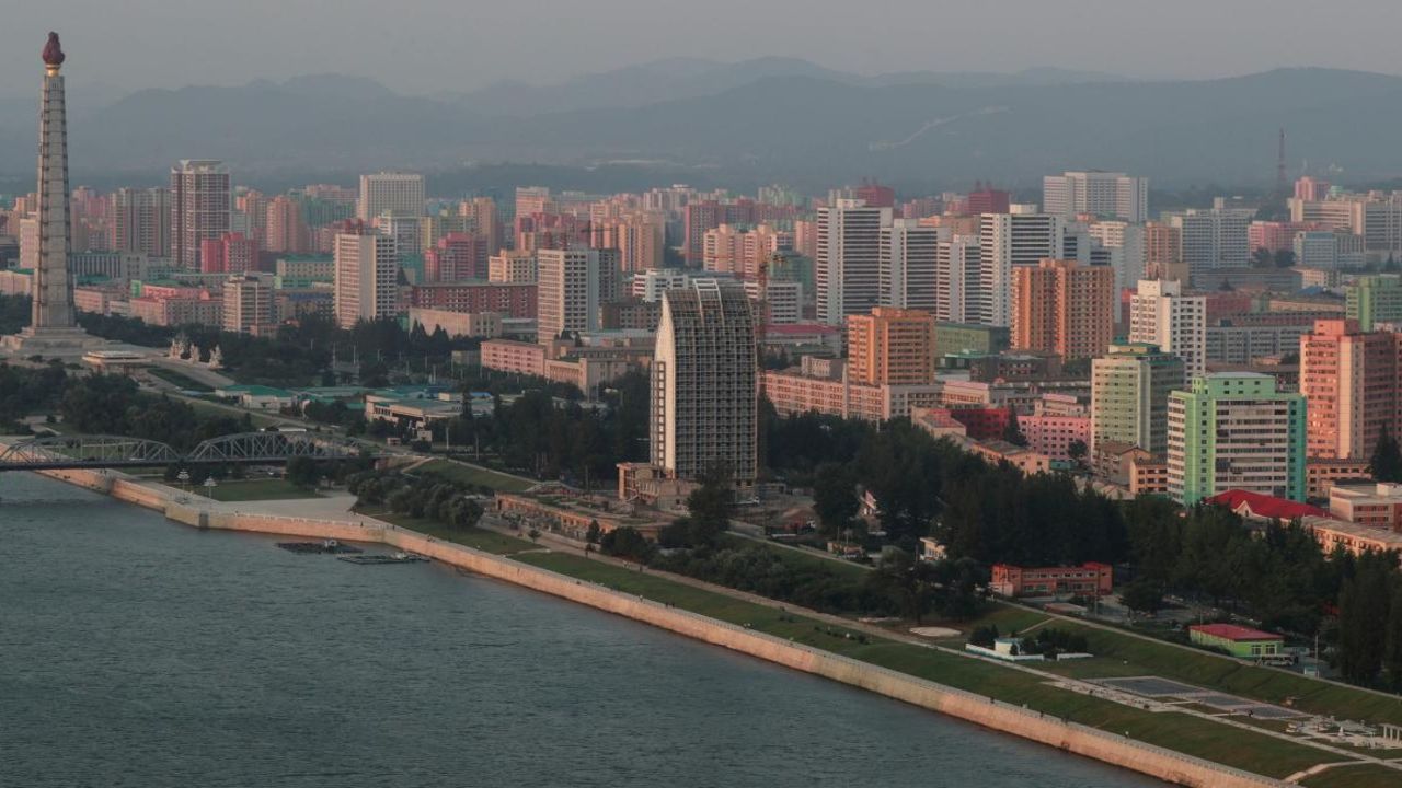 BBC duyurdu: Uydu görüntüleri Kuzey Kore'nin Güney Kore sınırında duvar benzeri yapılar inşa ettiğini gösteriyor
