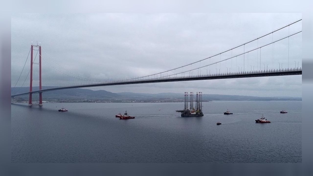 Çanakkale Boğazı'nda arıza yapan gemiye kurtarma operasyonu 