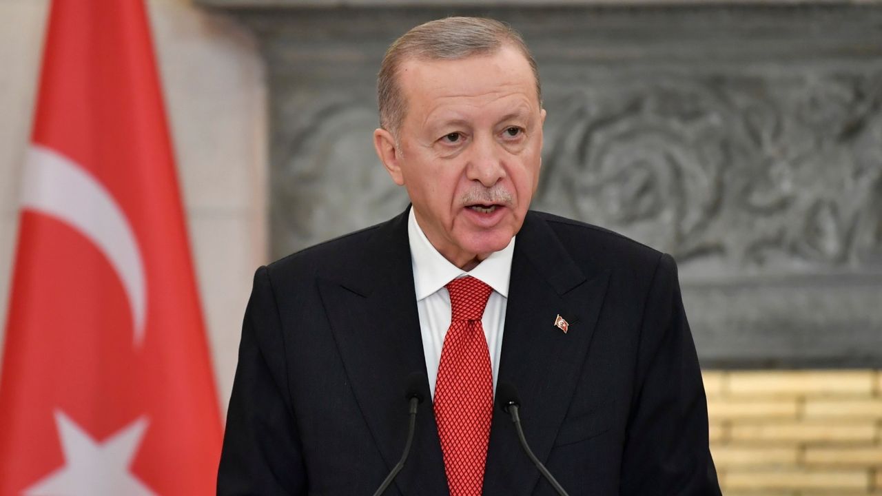 Cumhurbaşkanı Erdoğan karne alan öğrencileri tebrik etti! 