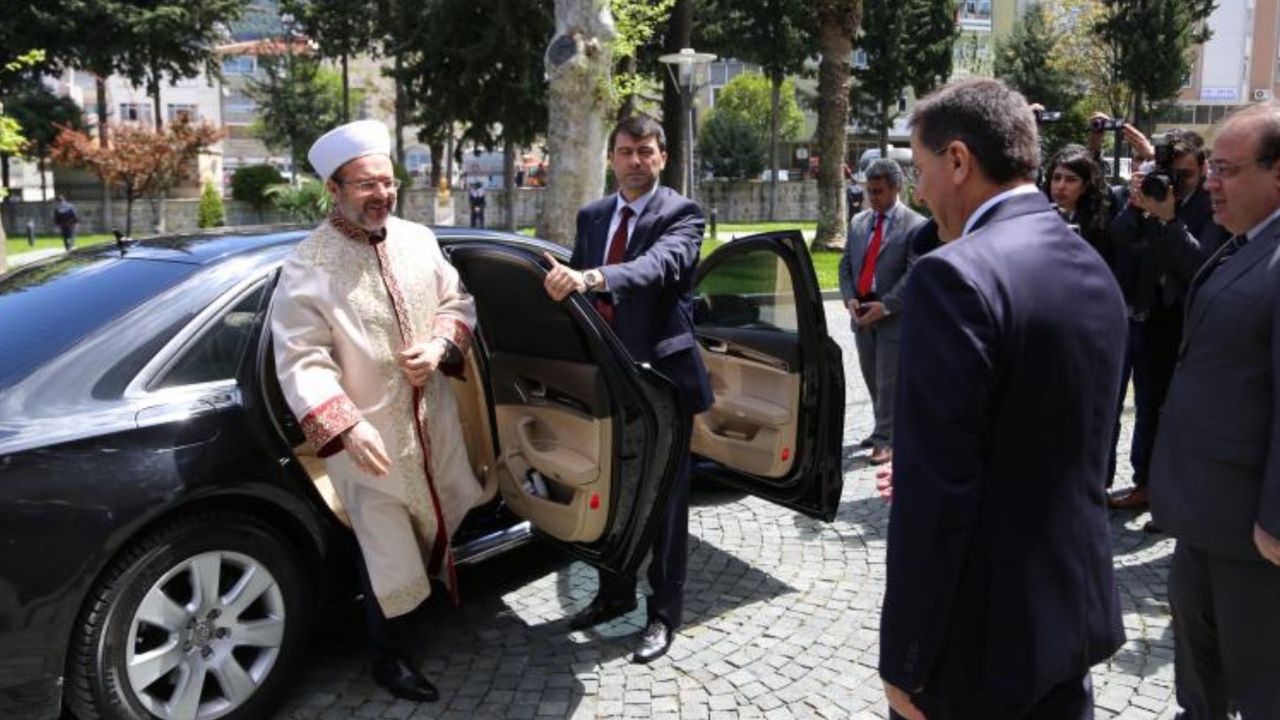 Diyanet'in iade ettiğini söylediği Audi A8 başkanlığın 150 metre ilerisindeki garajdan çıktı! 