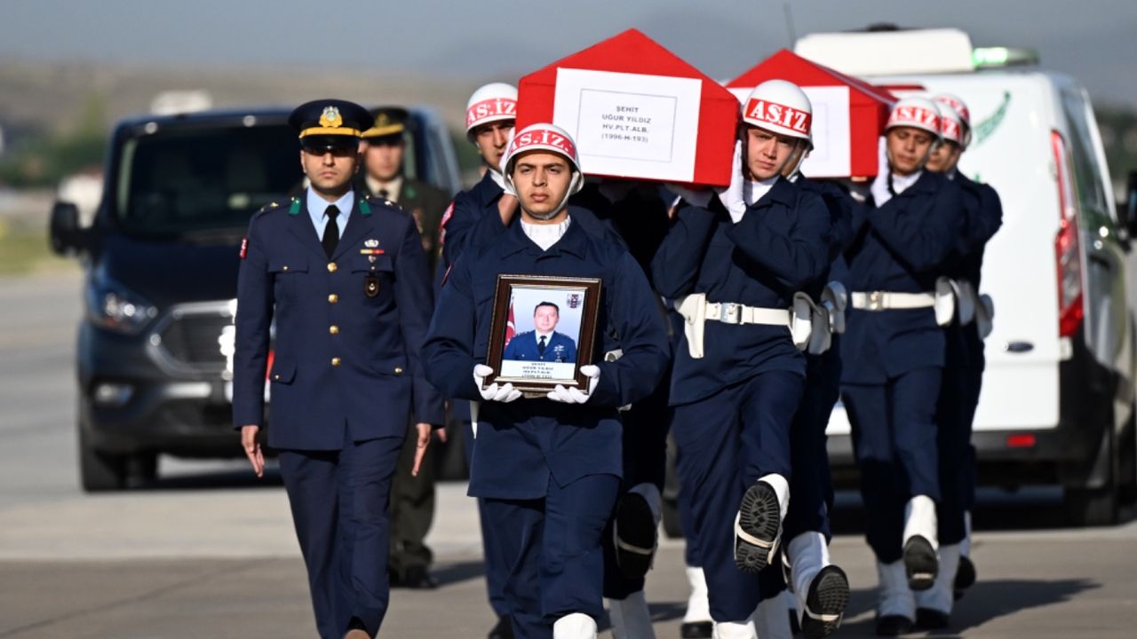 Dün Kayseri'de şehit olan iki pilot için cenaze töreni düzenlendi! 