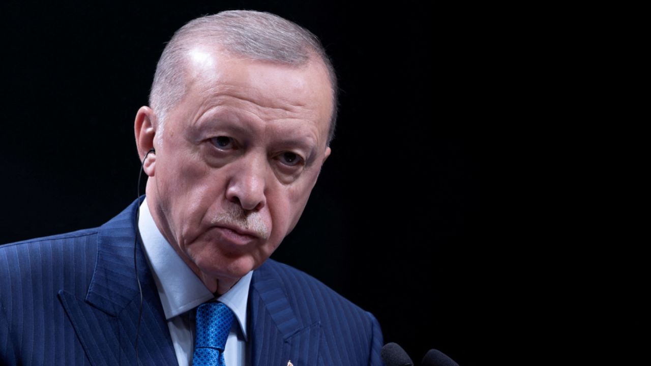 G7 Zirvesi'nden dönen Erdoğan uçakta gazetecilere açıklama yaptı! 