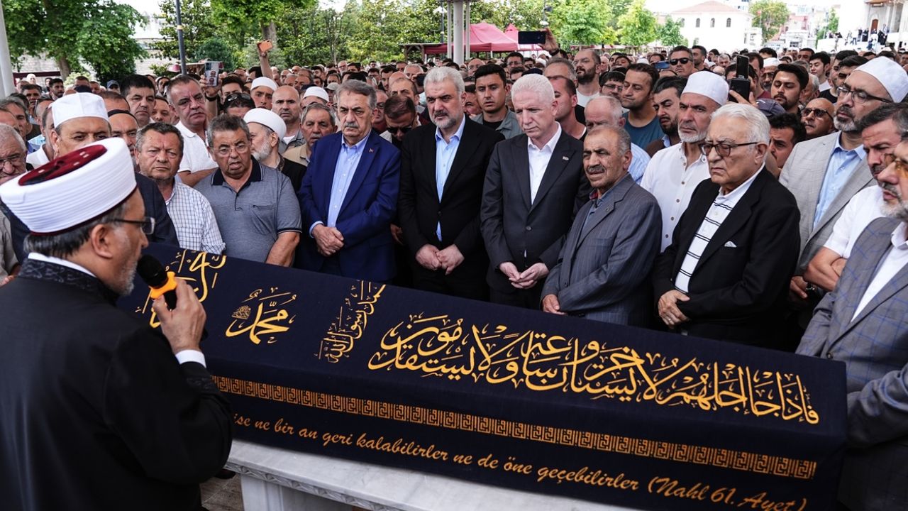 İlahiyatçı Yusuf Kavaklı'nın cenazesi Küçükçekme'de son yolculuğuna uğurlandı