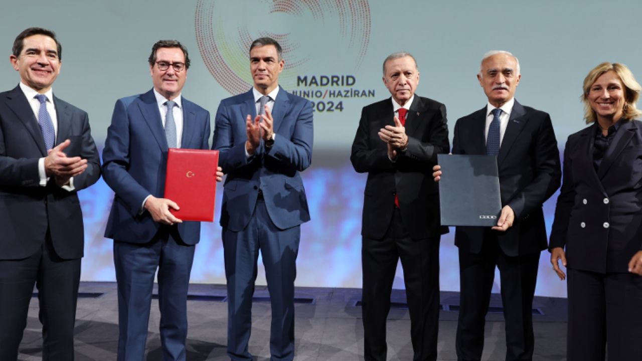 İspanya'da resmi törenle karşılanan Cumhurbaşkanı Erdoğan görüşmesi sonrası açıklama yaptı! 