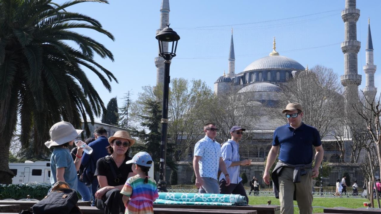 İstanbul turist akınına uğruyor! 4 ayda 5 milyon yabancı ziyaretçi geldi