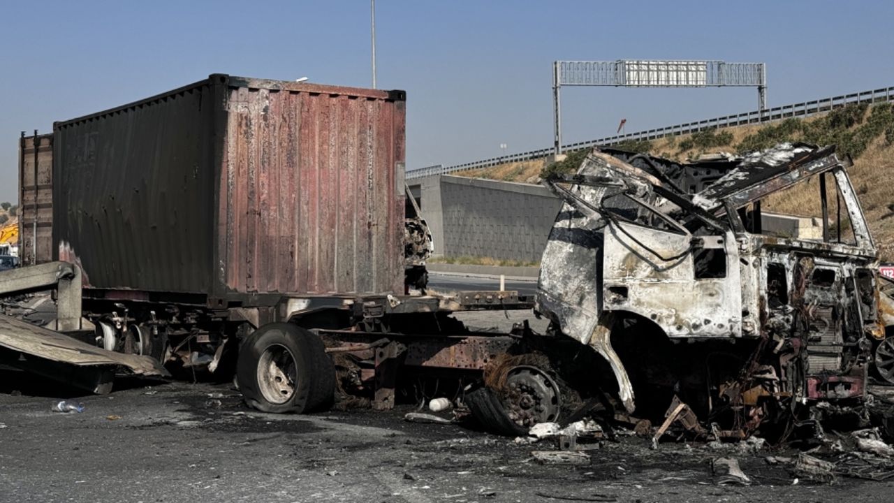 İzmir’de korkunç kaza: Tır, otomobil ve minibüsle çarpıştı! 