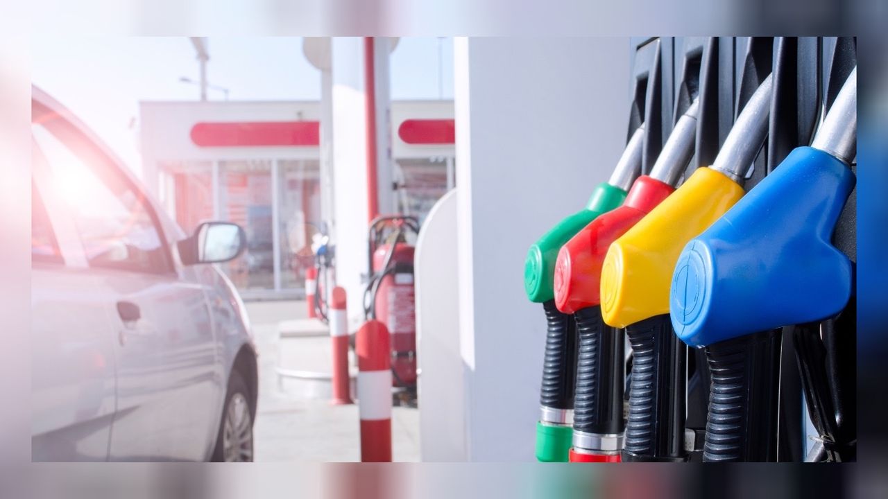 Motorine beklenen zam geldi! Fiyat artışı gece yarısı pompaya yansıdı 