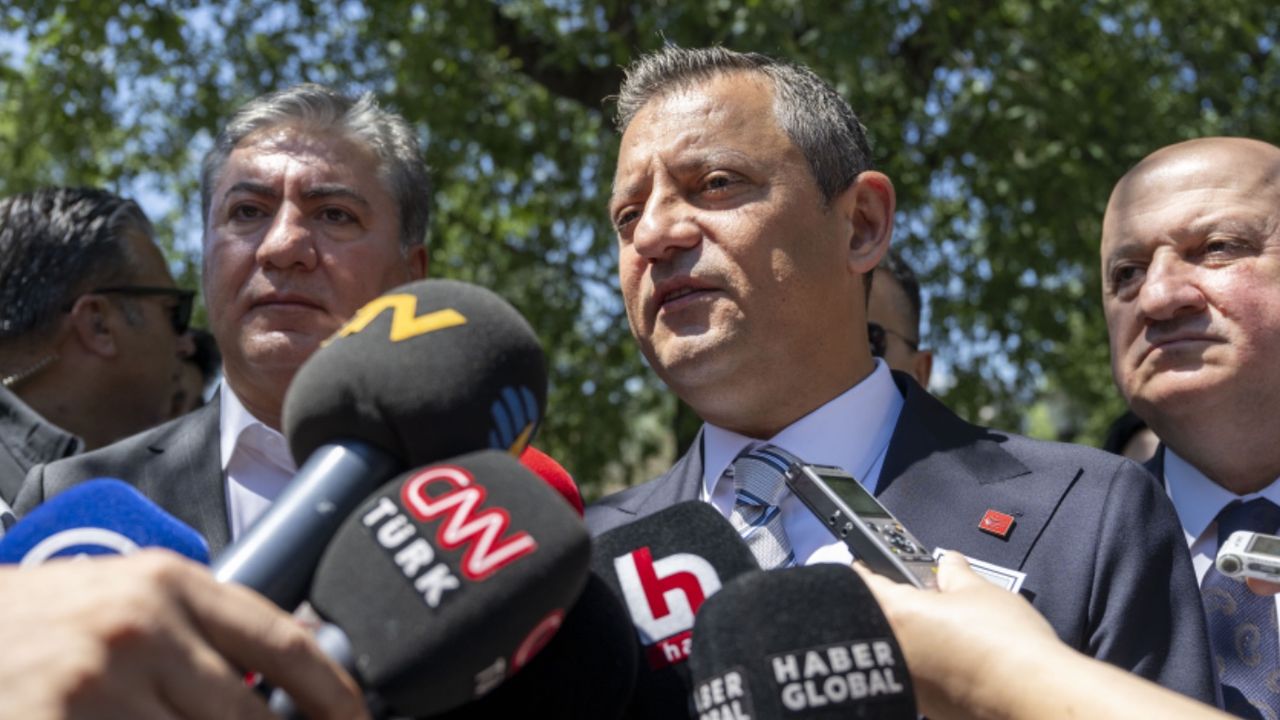 Özgür Özel cenaze töreni sonrası gazetecilerin sorularını yanıtladı! 