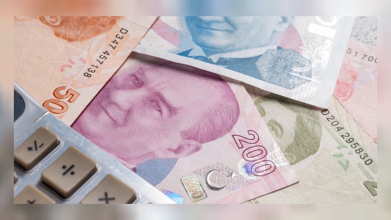PTT faizi dibe çekti! Emekliye özel 100.000 TL düşük faizli kredi verecek