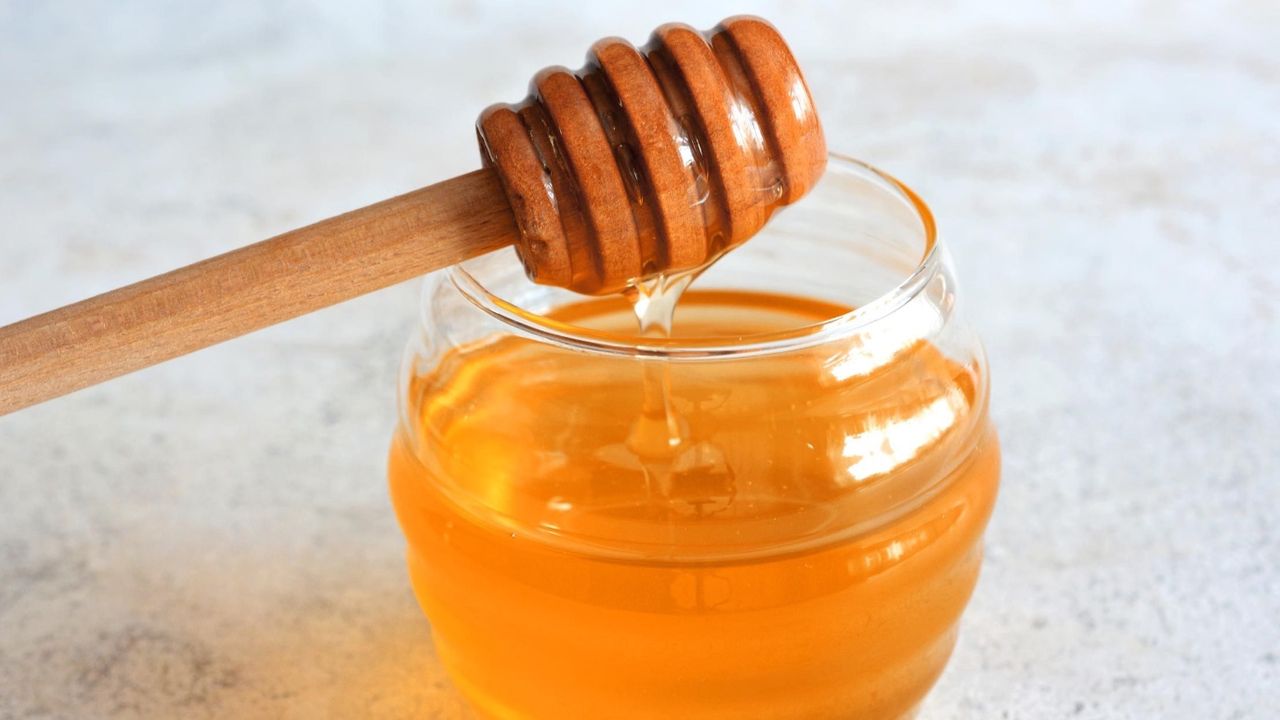 Tansiyona, kolestrole birebir geliyor! Balın içine karıştırınca tüm hastalıklara meydan okuyor