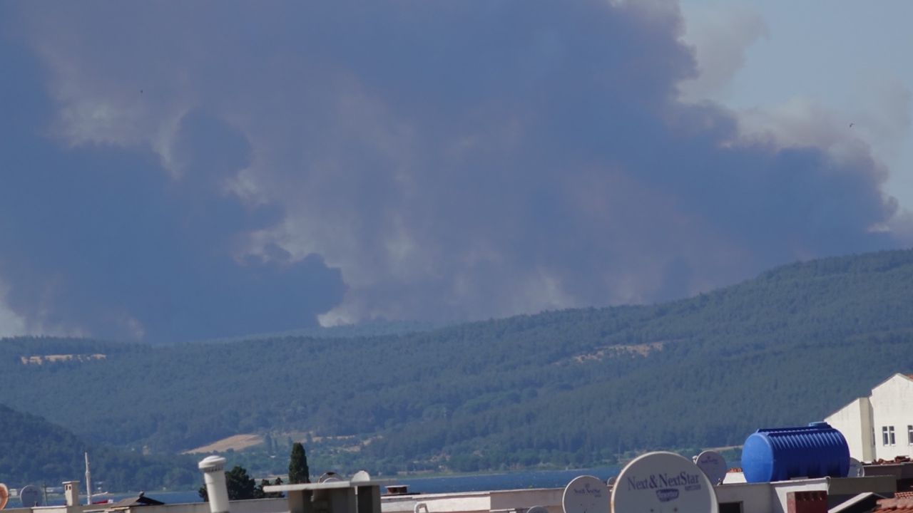 Tedbir amacıyla köy tahliye edildi: Çanakkale’de yangın büyüyor! 