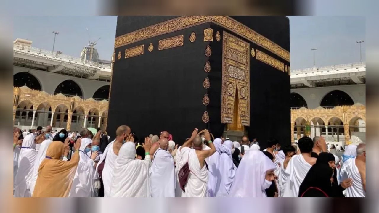 Türk hacı adayları YKS'ye girecek öğrenciler için dua etti 