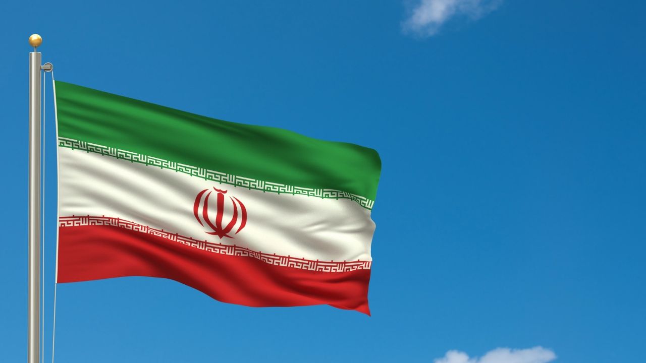 Yarın İran'da yapılacak seçim öncesi bir aday daha çekildi! 