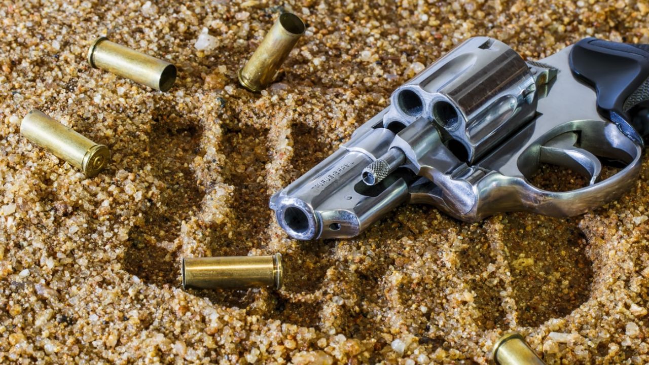 Yorgun mermi isabet eden vatandaş hastanelik oldu! 