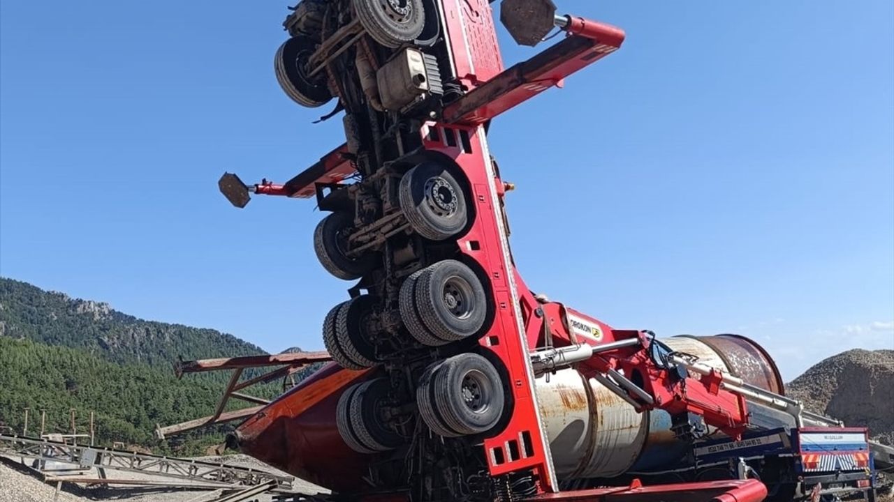 Adana'da Vinç Kazası Sonucu Bir Kişi Hayatını Kaybetti