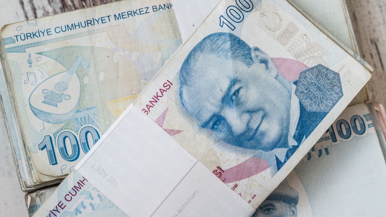 Akbank'tan yeni mezunlara dolgun maaşlı iş! İster evden ister ofisten çalışma imkanı 