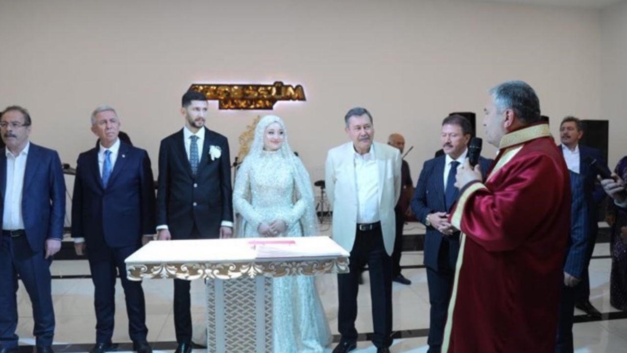 Ankara kendi Kızılcık Şerbeti'ni çekiyor: Mansur Yavaş ile Melih Gökçek aynı nikah töreninde! 