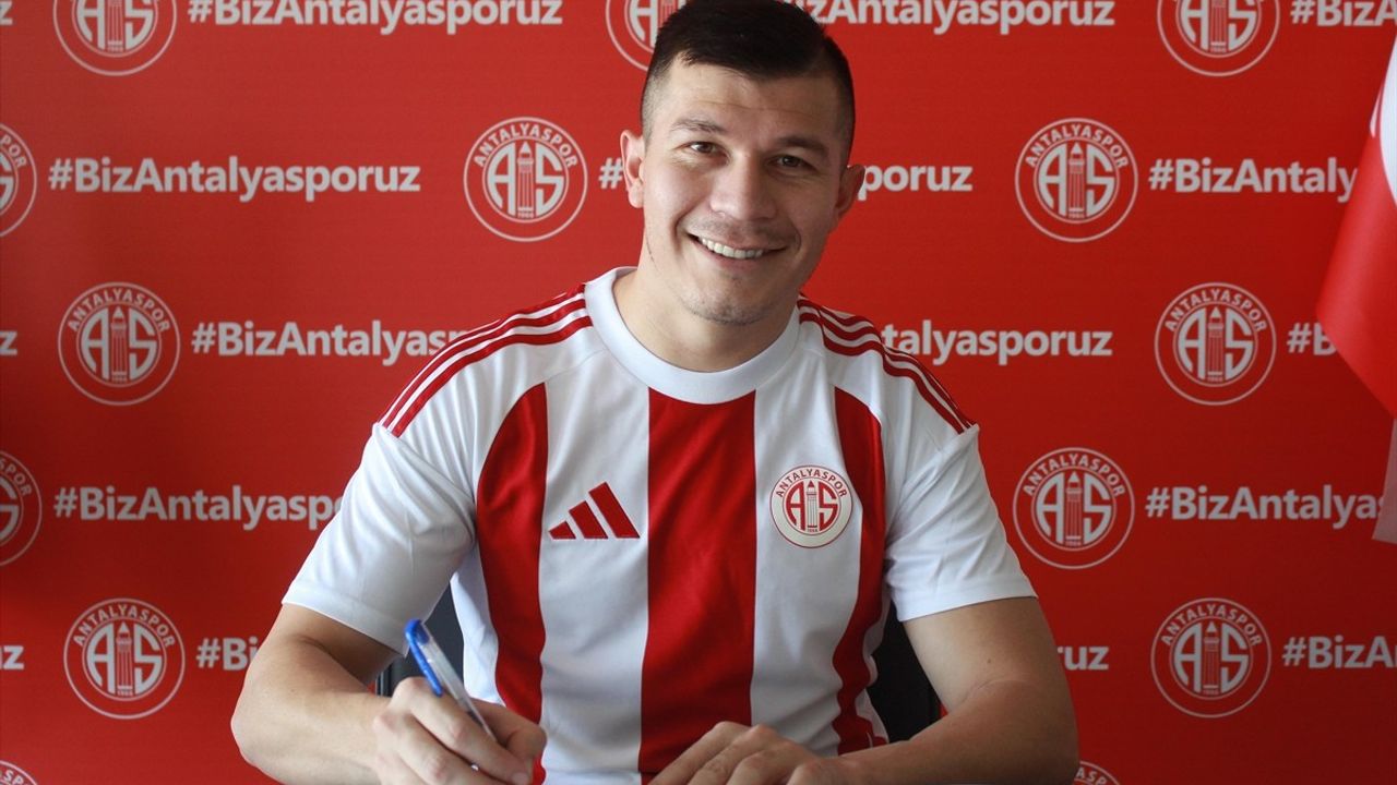 Antalyaspor, Paraguaylı Forvet Samudio'yu Kadrosuna Katıyor