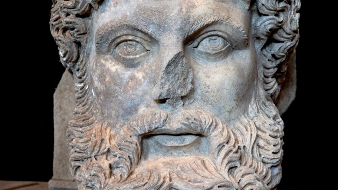 Aphrodisias Antik Kenti'nde Kolosal Zeus Başı Keşfi