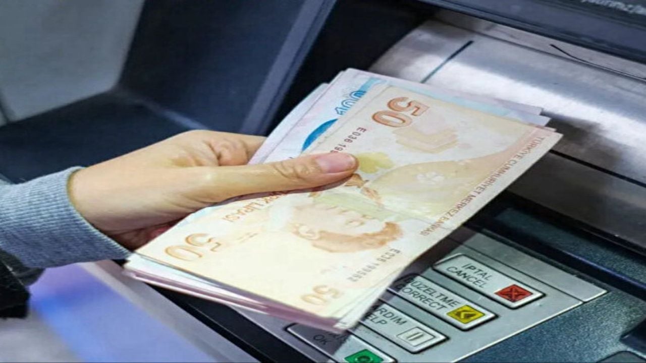 ATM'lerden para çekip yatıranlar dikkat! Acilen şifrenizi değiştirmeniz gerekiyor!