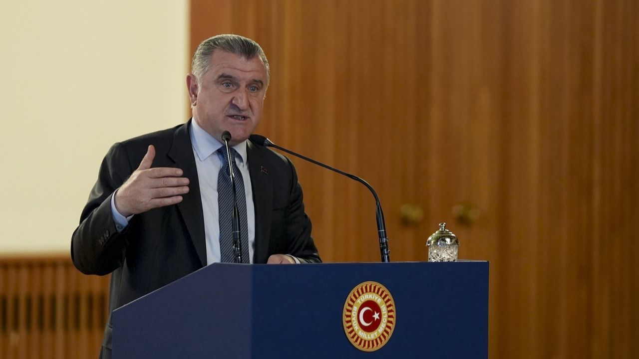 Bakan Bak Olimpiyat Oyunları’na katılan özel sporcuyu tebrik etti! 