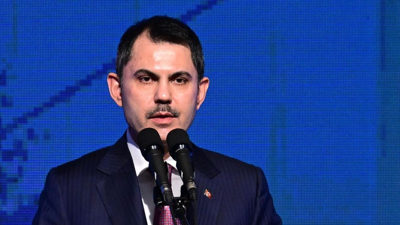 Bakan Murat Kurum, Adana'da deprem konutlarını inceledi ve hak sahipleriyle buluştu