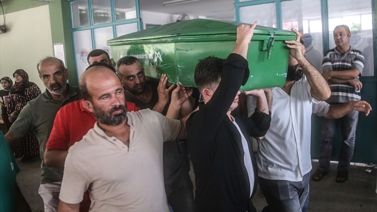 Bingöl'deki Bıçaklı Saldırıda Hayatını Kaybeden Buradin Budancamanak'ın Cenazesi Mersin'de Defnedildi