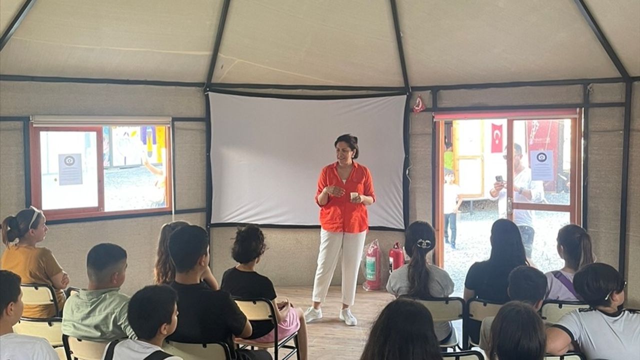 Borusan Grubu'ndan Deprem Bölgesindeki Gençler İçin Kariyer Günü