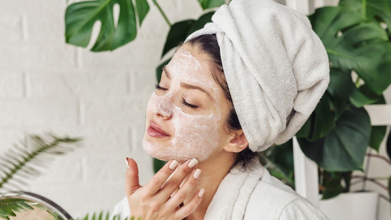 Bu maske sivilceleri kökünden kurutuyor! Bir daha asla kozmetik ürün kullanmayacaksınız