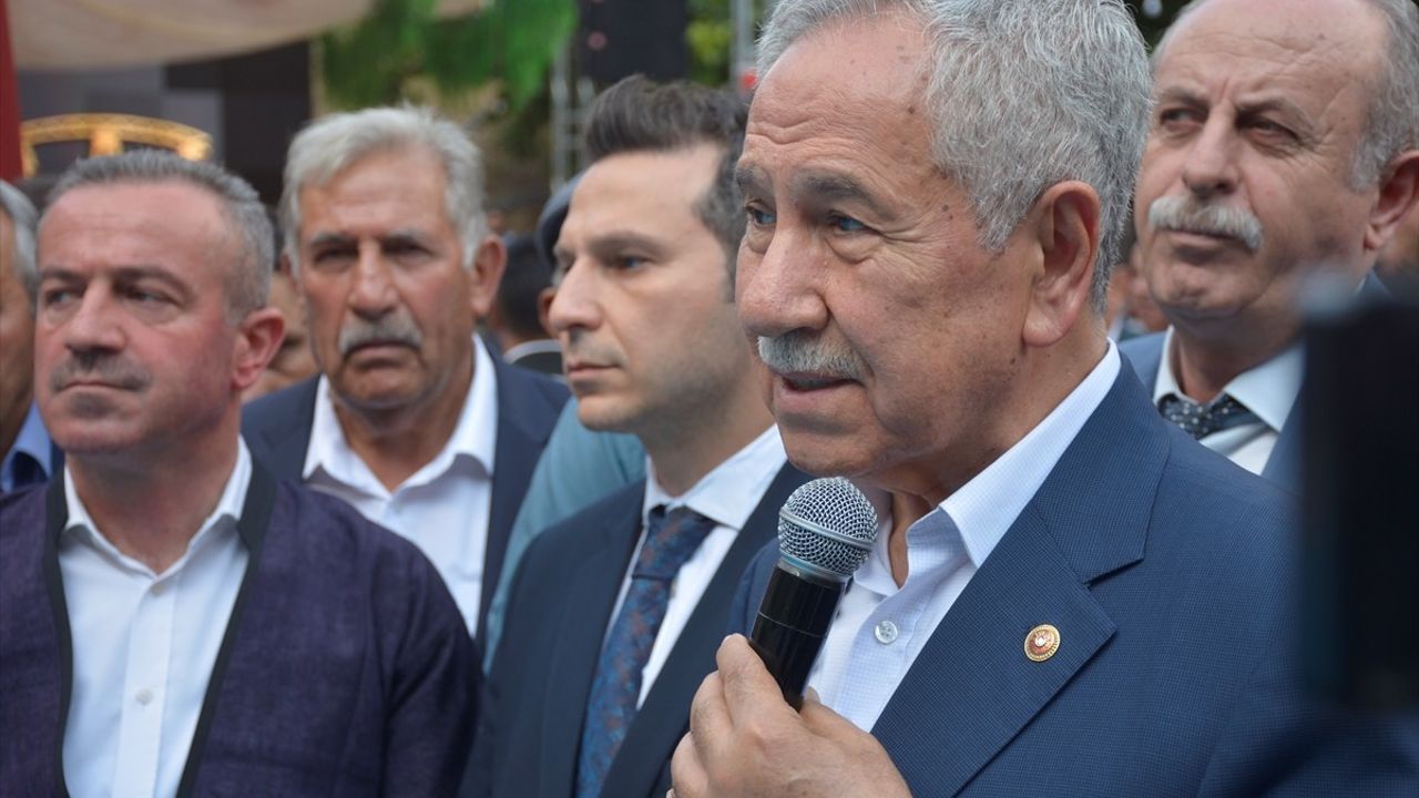 Bülent Arınç, Hakkari'de Düğün Törenine Katıldı