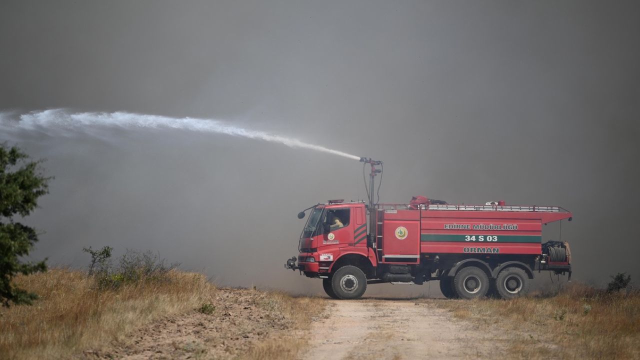 Bulgaristan sınırında orman yangını! Edirne’den müdahale ediliyor