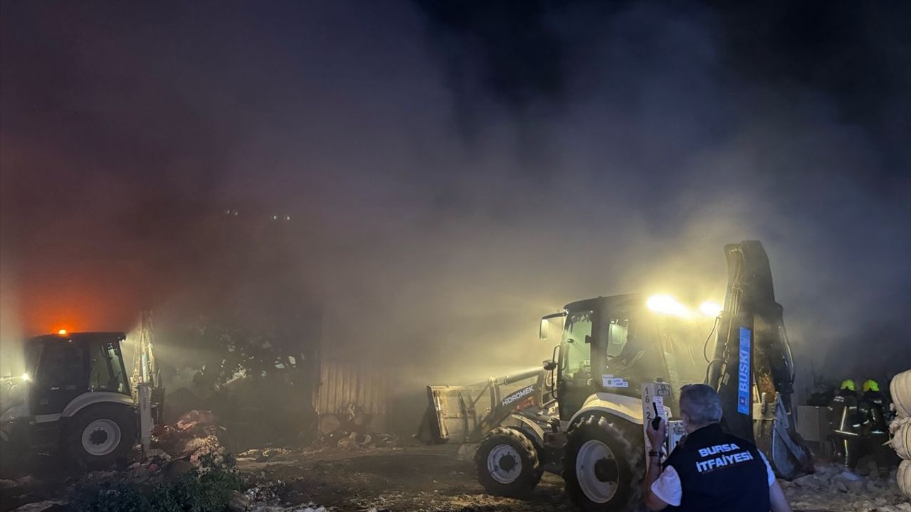 Bursa'da Geri Dönüşüm Tesisinde Yangın Çıktı
