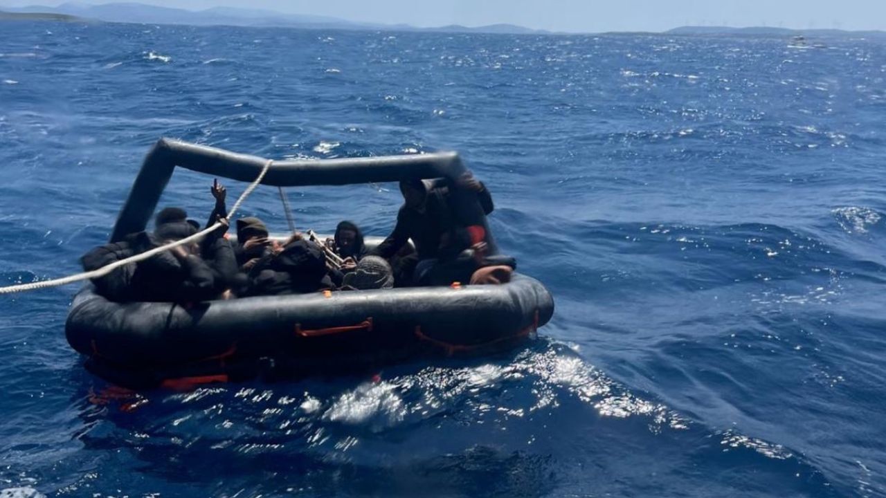 Çeşme'de can pazarı: Düzensiz göçmenlerin 19'u kurtarıldı 7'sinin cansız bedenine ulaşıldı! 