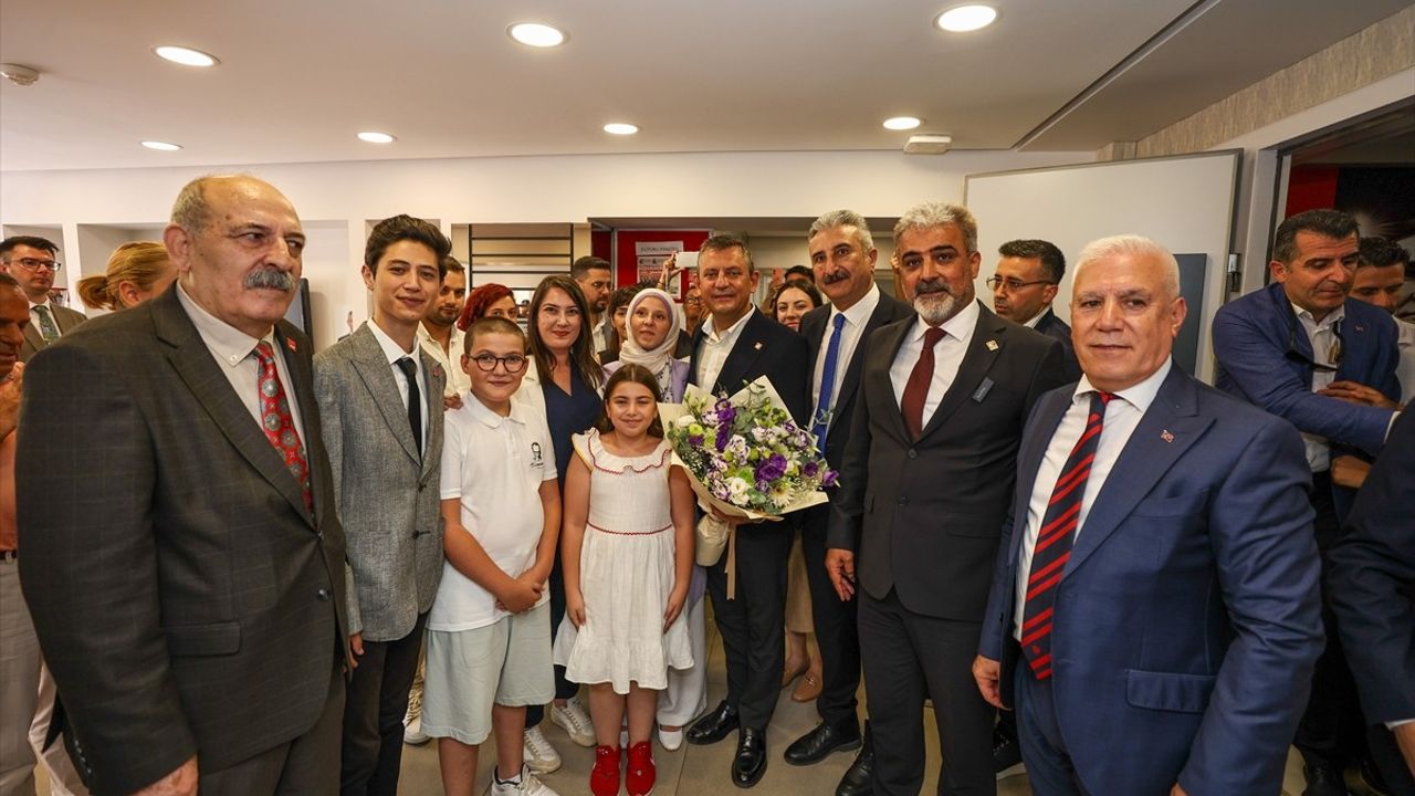 CHP Genel Başkanı Özgür Özel Bursa'da Önemli Açıklamalarda Bulundu