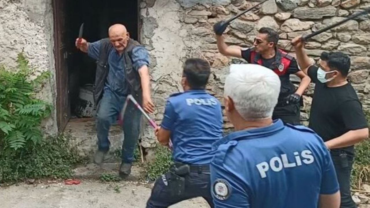 Çöp evi temizletmeyip polisi bıçakladı, "Peygamberim" deyince hastaneye yatırıldı!
