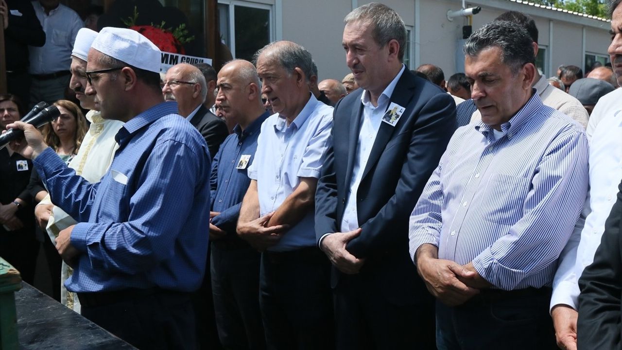 DEM Parti Eş Genel Başkanı Tuncer Bakırhan'ın Annnesi İpek Bakırhan Toprağa Verildi