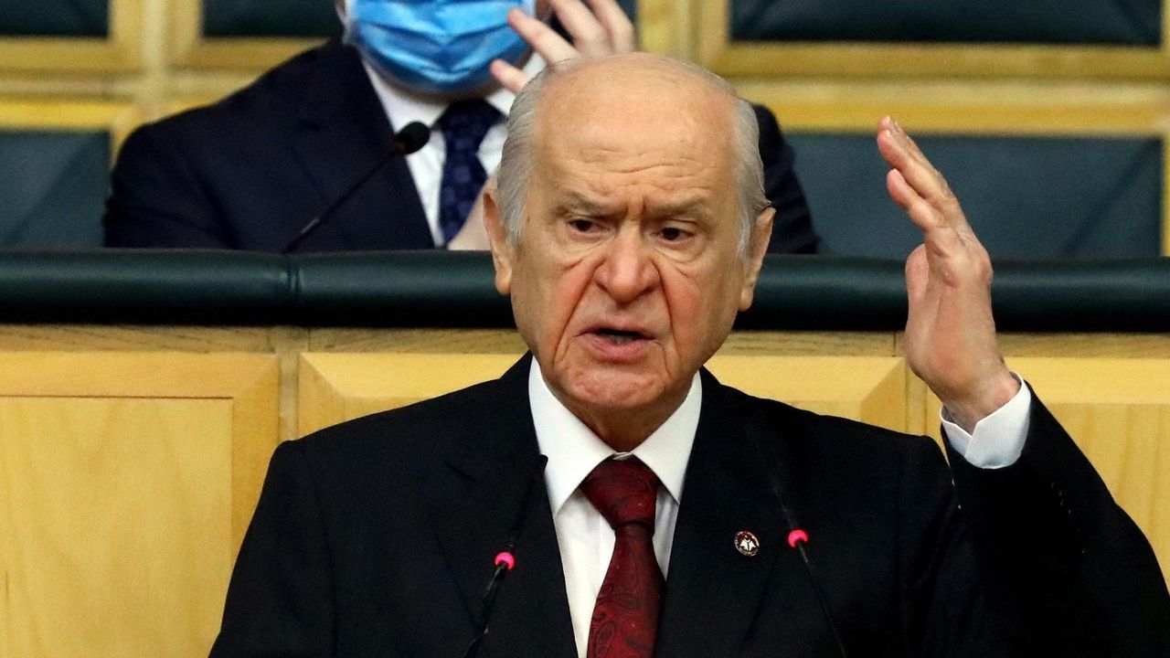 Devlet Bahçeli: Karardan dönülmezse Milli Takım Hollanda'yı sahada tek bırakmalı! 