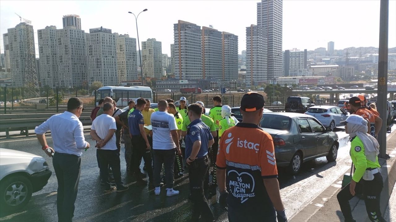 Esenyurt'ta Zincirleme Kaza: D-100 Kara Yolunda Trafik Sıkışıklığı