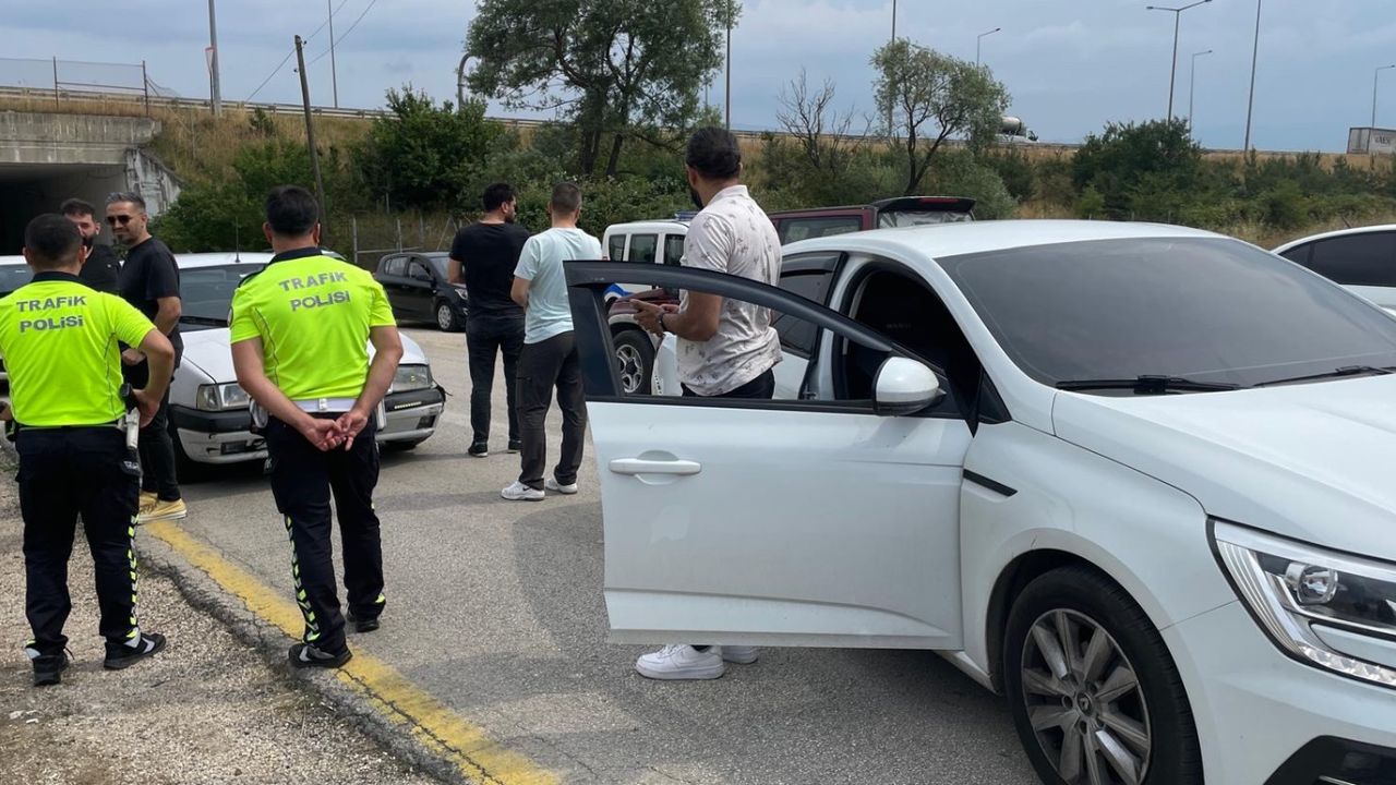 Film sahnesi gibi kovalamaca! Polisten kaçan sürücü kıskıvrak yakalandı 