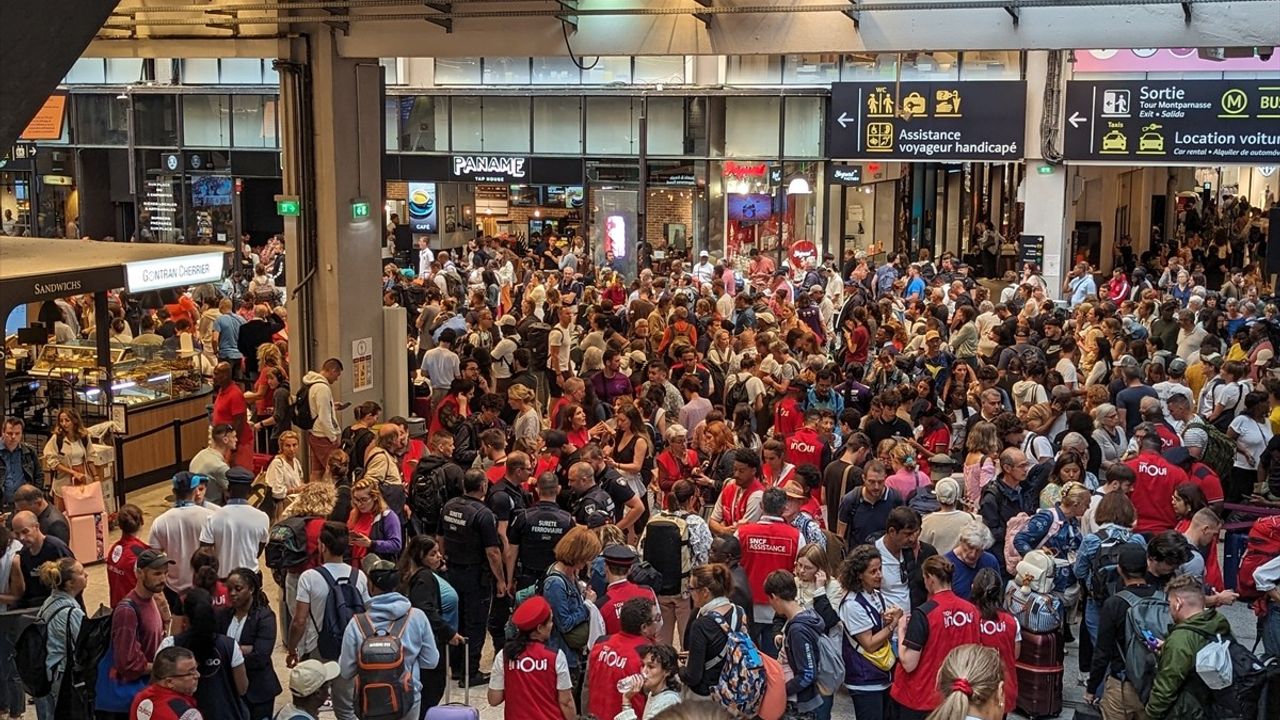 Fransa'da Olimpiyat Öncesi Tren Hatları Aksadı