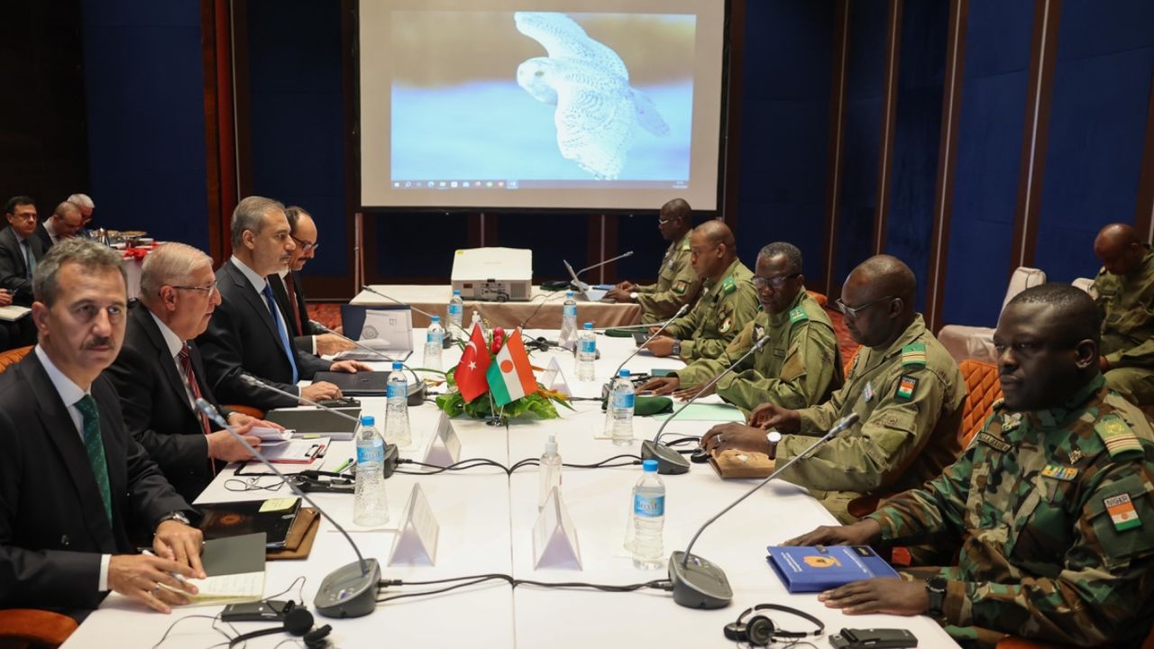 Hakan Fidan ile Yaşar Güler Nijer’de toplantıda! 