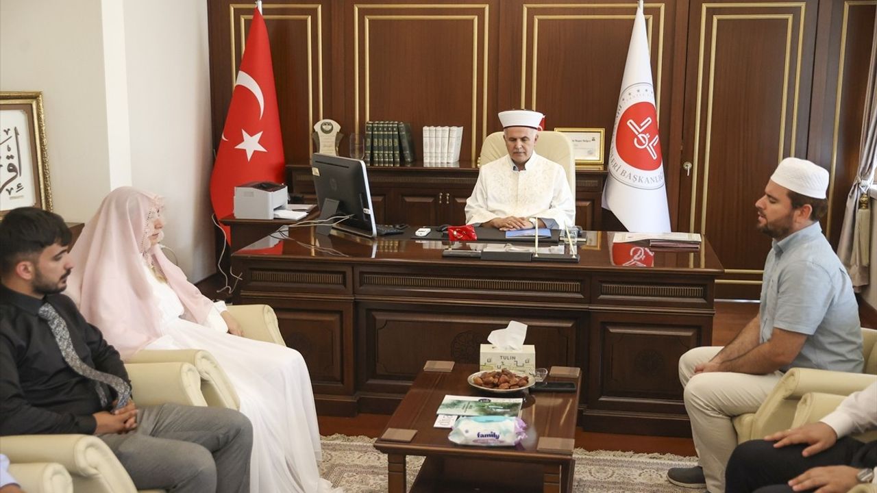 İngiliz Emily, Nişanlısı Sayesinde Müslüman Oldu ve Emine Adını Aldı