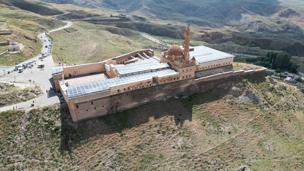 İshak Paşa Sarayı'nda Hafta Sonu Yoğunluğu