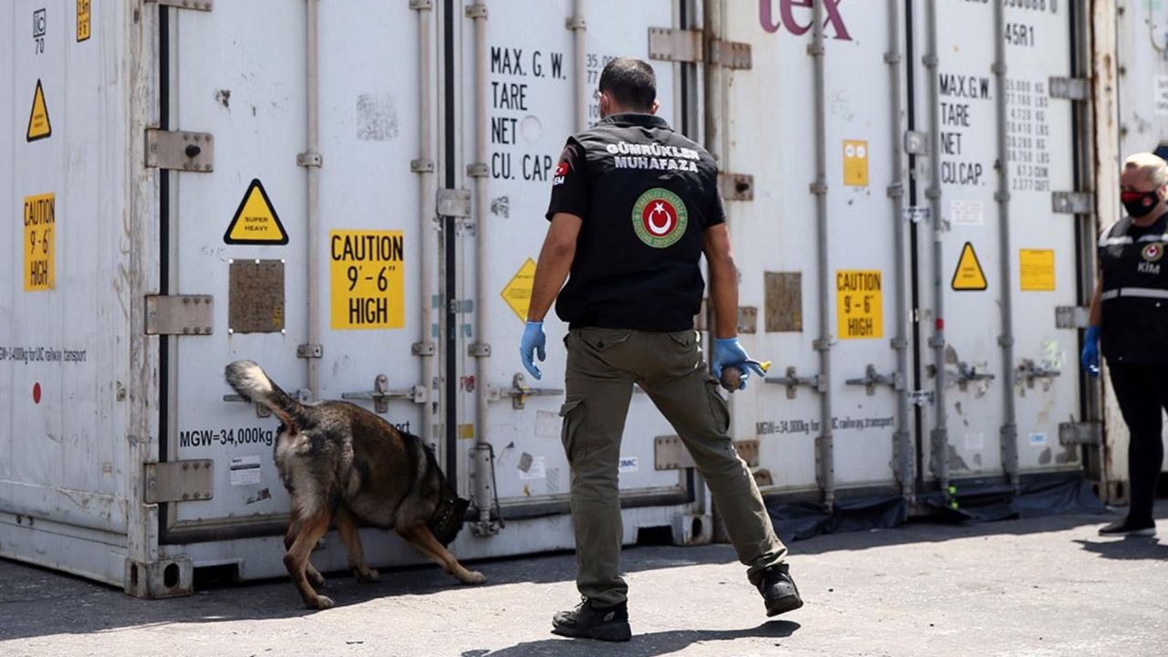 İzmir'de 77 gümrük çalışanı rüşvet suçlamasıyla gözaltına alındı! 