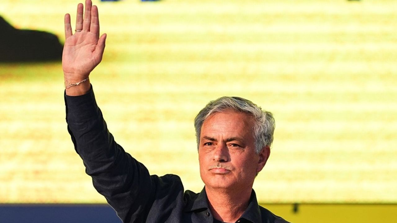 Jose Mourinho istedi Fenerbahçe yıldız oyuncuya 30 milyon euro teklif etti