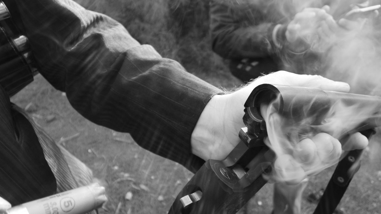 Karşıyaka'da husumetlileri pompalı tüfekle vurdu! 