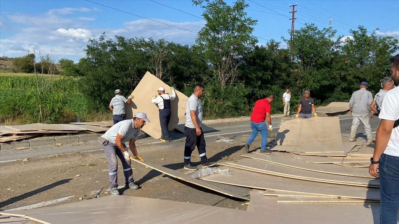 Kastamonu-Sinop Yolu Tır Kazası Nedeniyle Kapandı