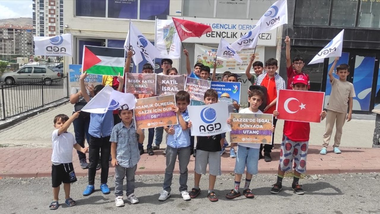 Kayseri'de Çocuklar Filistin'deki Soykırımı Protesto Etti